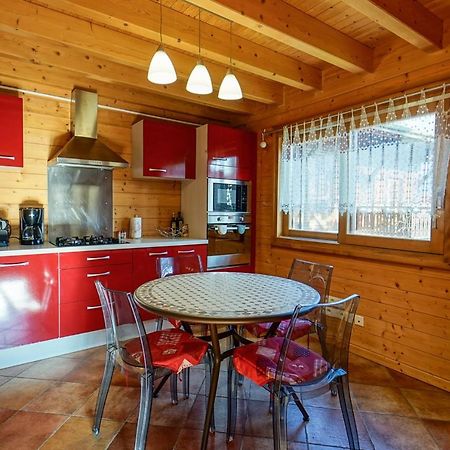 Le Chalet Bonheur Lathuile Exterior photo